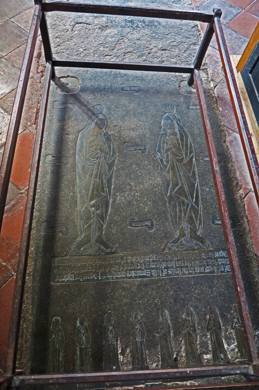 Brass for John Symondes (d. 1511) and his wife Agnes (d. 1508), also showing their eight children