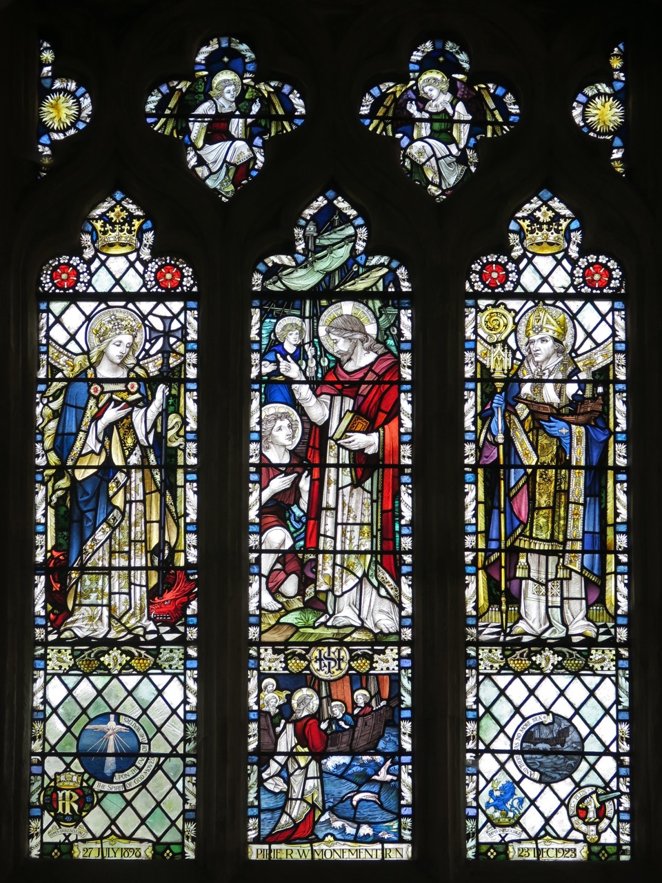 Stained glass window in the south aisle (“War Memorial window”, c. 1923)