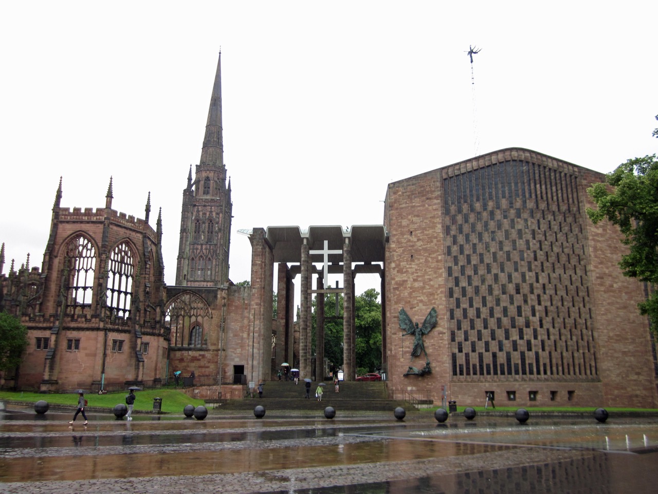 Coventry Cathedral, Außenansicht