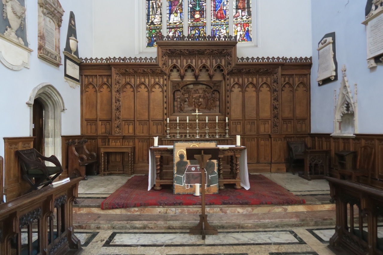 Altar (um 1700) mit geschnitzter Altarwand (1914)