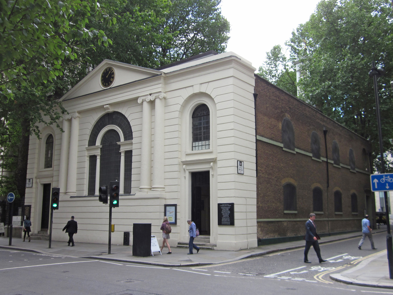 St Botolph-without-Aldersgate, Außenansicht