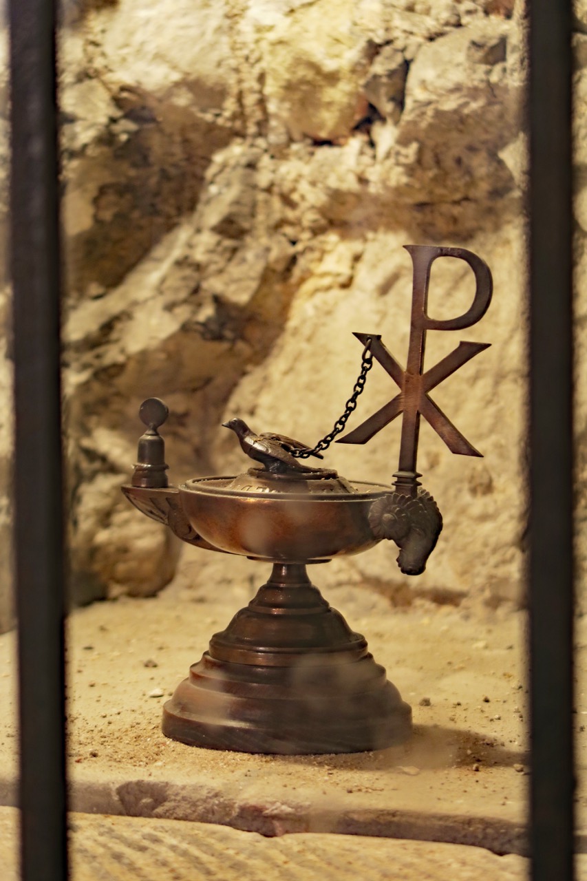 Oil lamp in the crypt