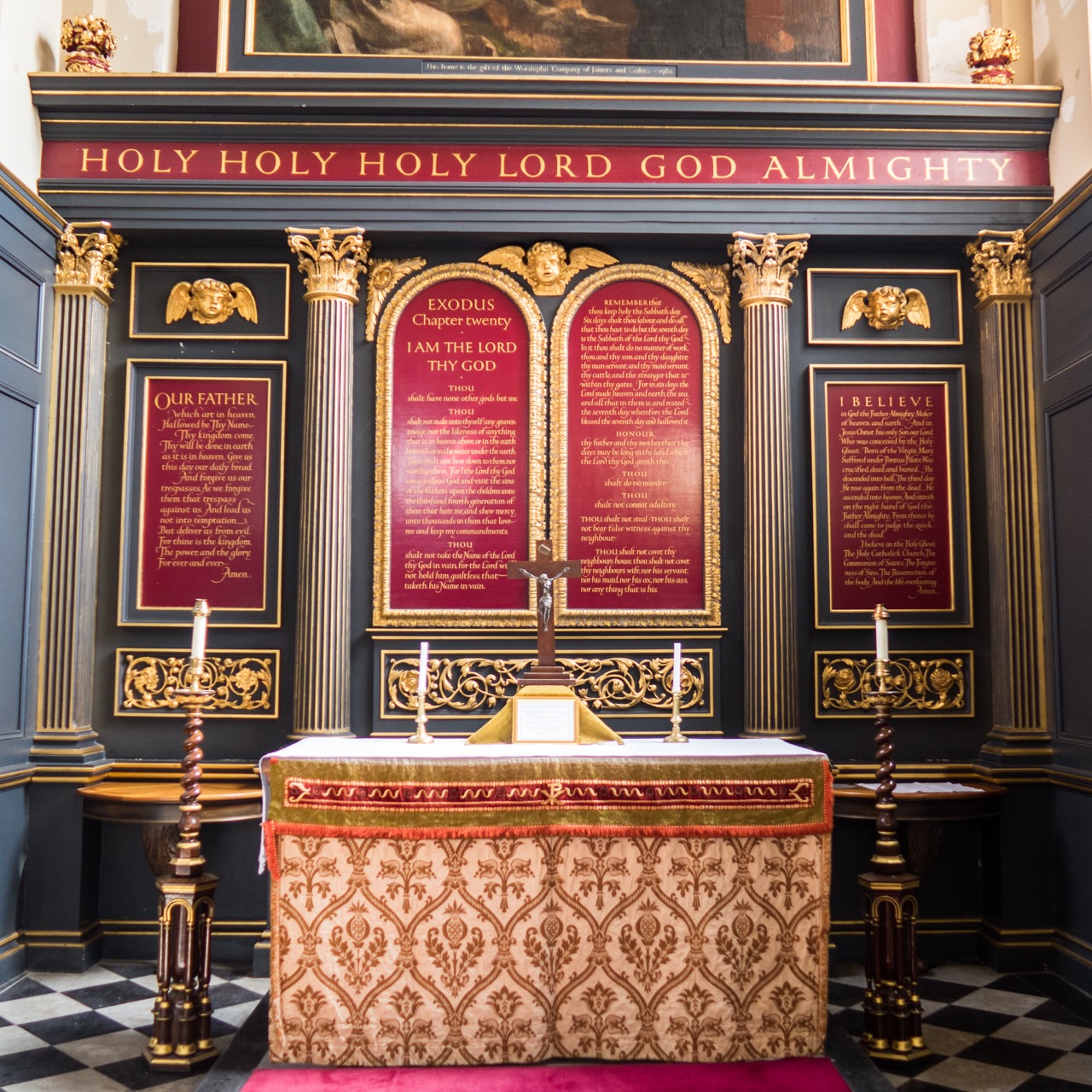 Altar with decalogue tables