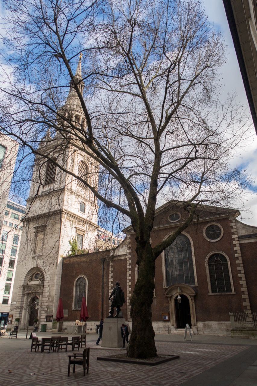 St. Mary-le-Bow, Außenansicht