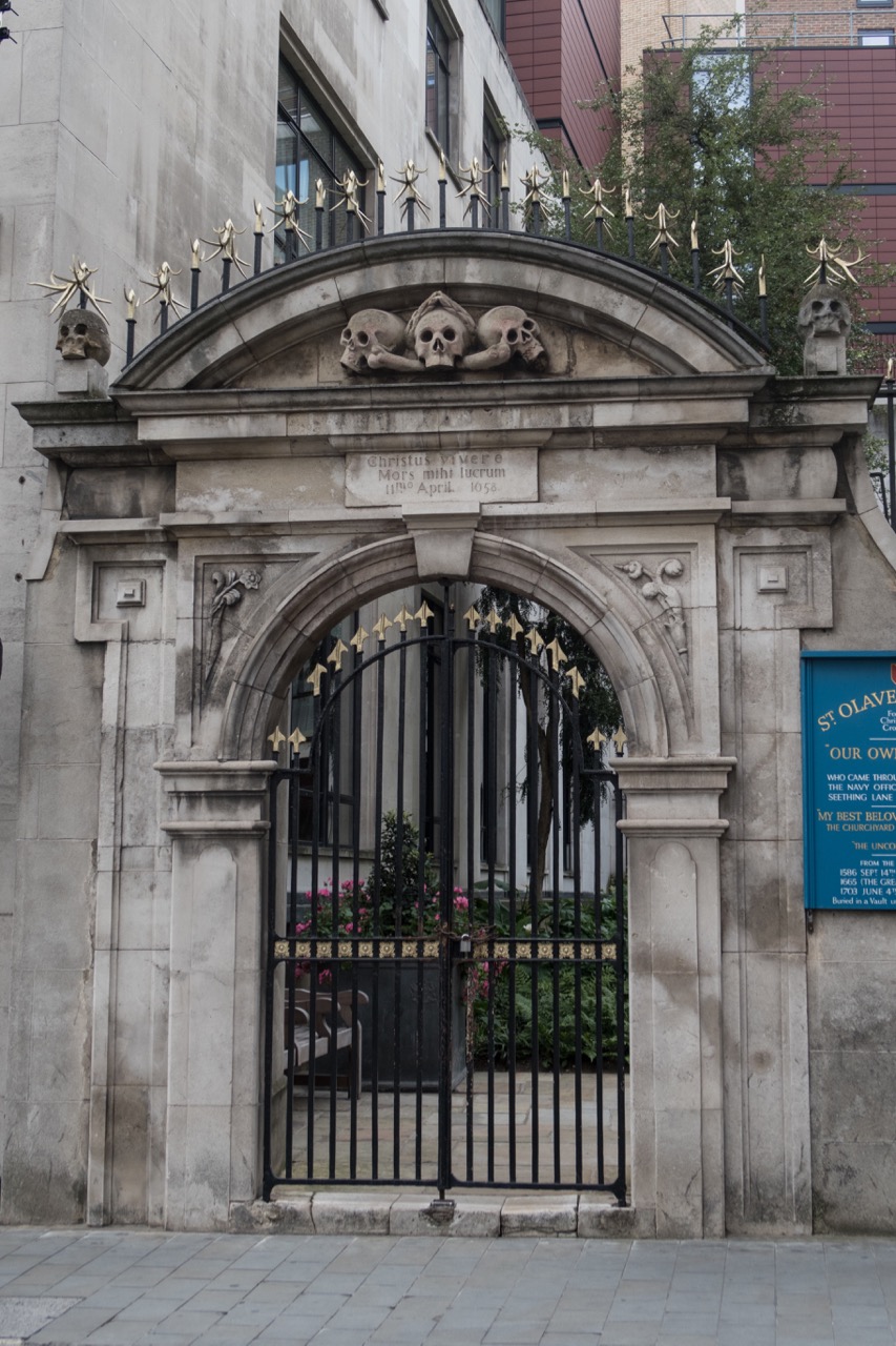 Cemetery gateway with skulls (1658)