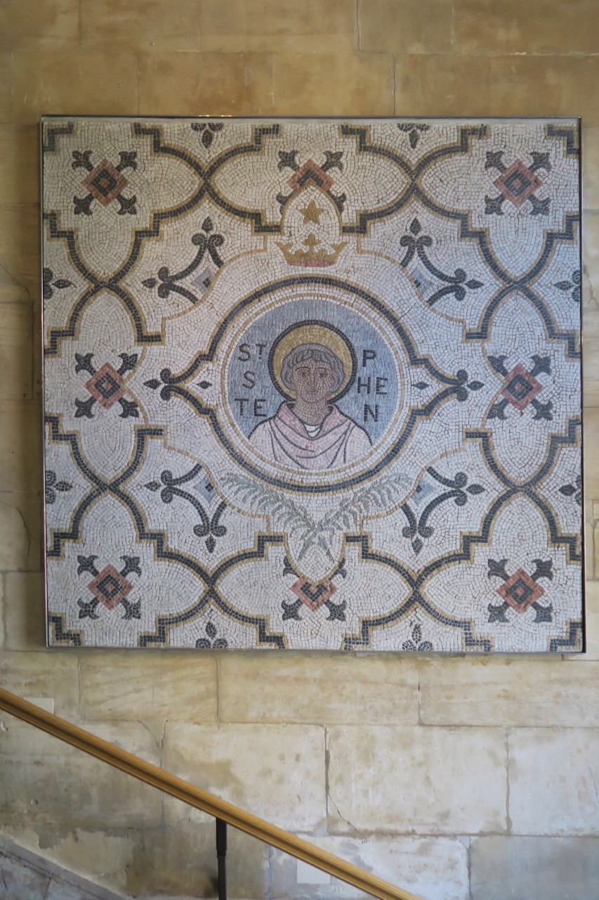Mosaik des Hl. Stephanus in der Eingangshalle