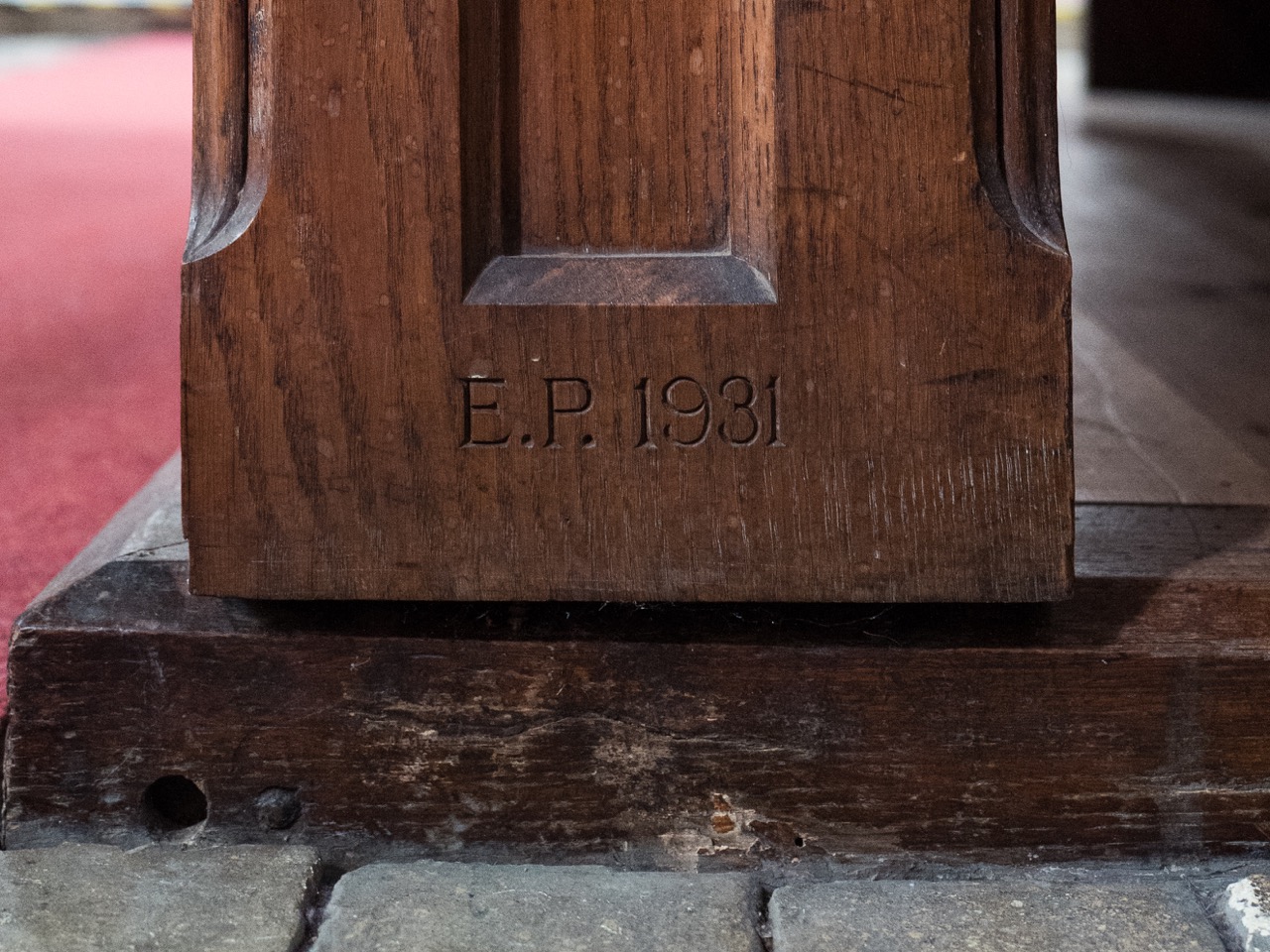 Inscription “E(mmeline) P(ankhurst) 1931” in the pews