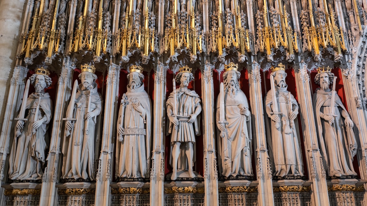 Pulpitum (screen), detail showing kings of England (beginning with William the Conqueror to the left)
